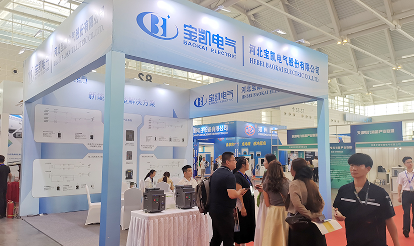 暴击行业天花板！PA旗舰厅电气硬核技术亮相天津清洁能源展，引央视记者及能源产业巨头现场“挖宝”